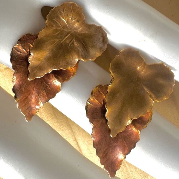 Vintage Gold & Copper-Tone Leaf Earrings – Lightweight Movable Statement Jewelry - Picture 6 of 7